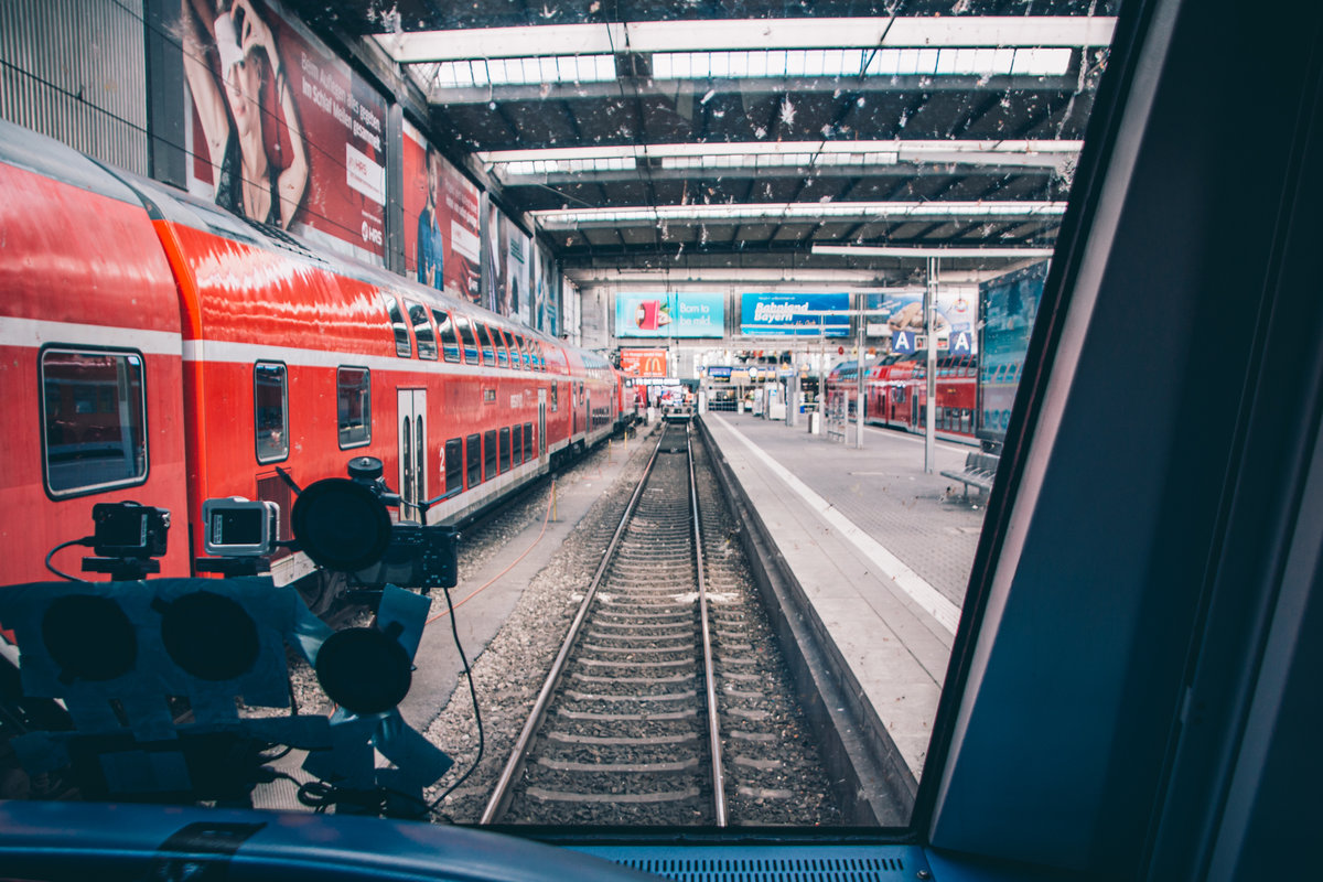 Licht aus, Spot an die digitale Streckenkunde SBahn